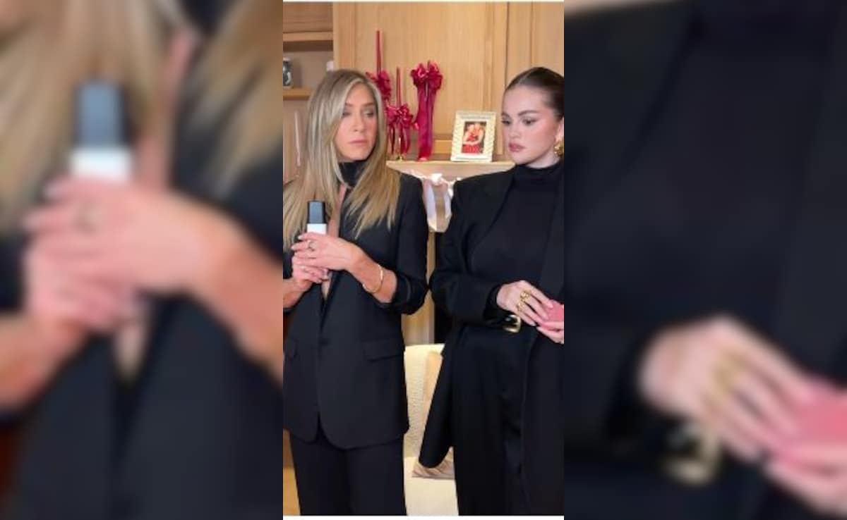 Selena Gomez And Jennifer Aniston Recreate Iconic F.R.I.E.N.D.S Scene. We Can’t Even…