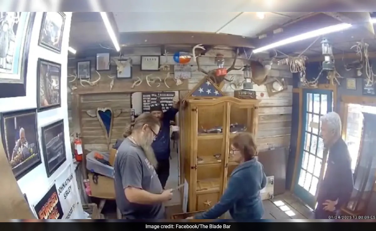 Shop Owner Refuses To 'Re-Nazify' Hitler Youth Knife, Wins Internet