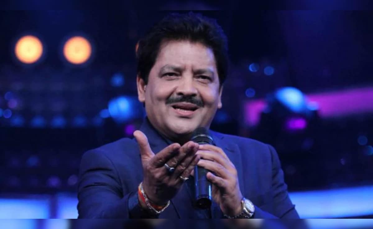 Udit Narayan Reacts To Backlash Over Kissing A Female Fan: "Hum Decent Log Hai"