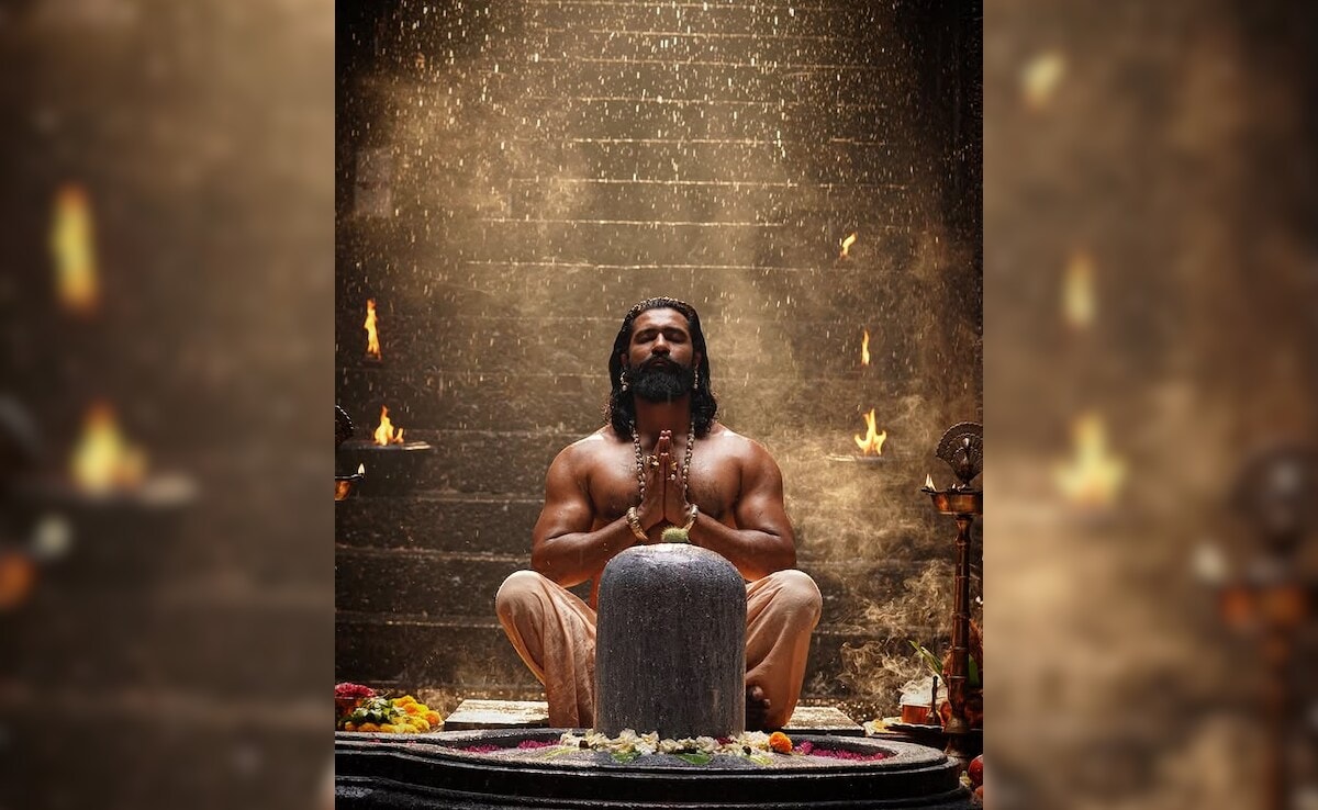 Vicky Kaushal's Film Receives Massive Love As Fans Pour Milk Over Posters And Perform Aarti