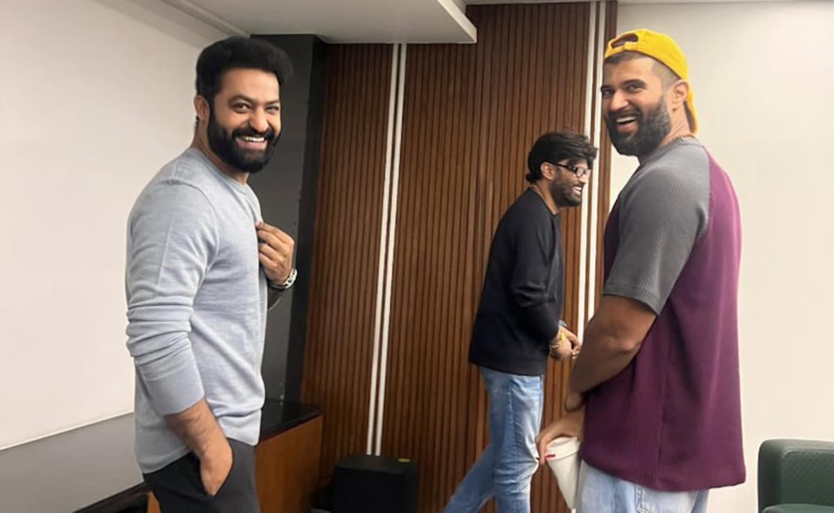 Vijay Deverakonda Thanks Jr NTR, Ranbir Kapoor And Suriya For Lending Voice To The Teaser