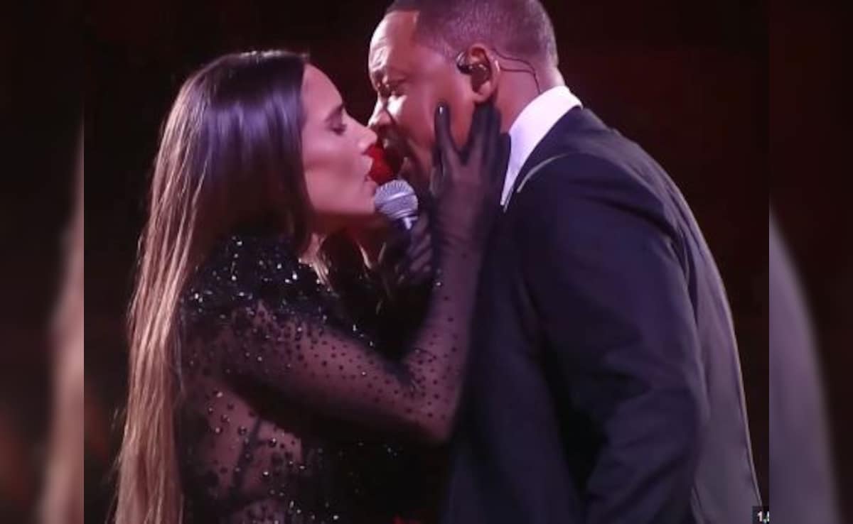 Will Smith Almost Kisses India Martinez During Performance. Internet Is "Waiting" For Jada Pinkett Smith's Reaction