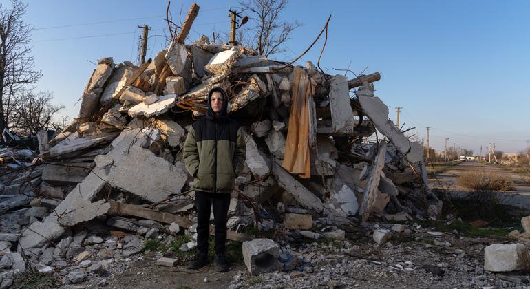 Ukrainians continue flee the frontline, as war stretches into fourth year