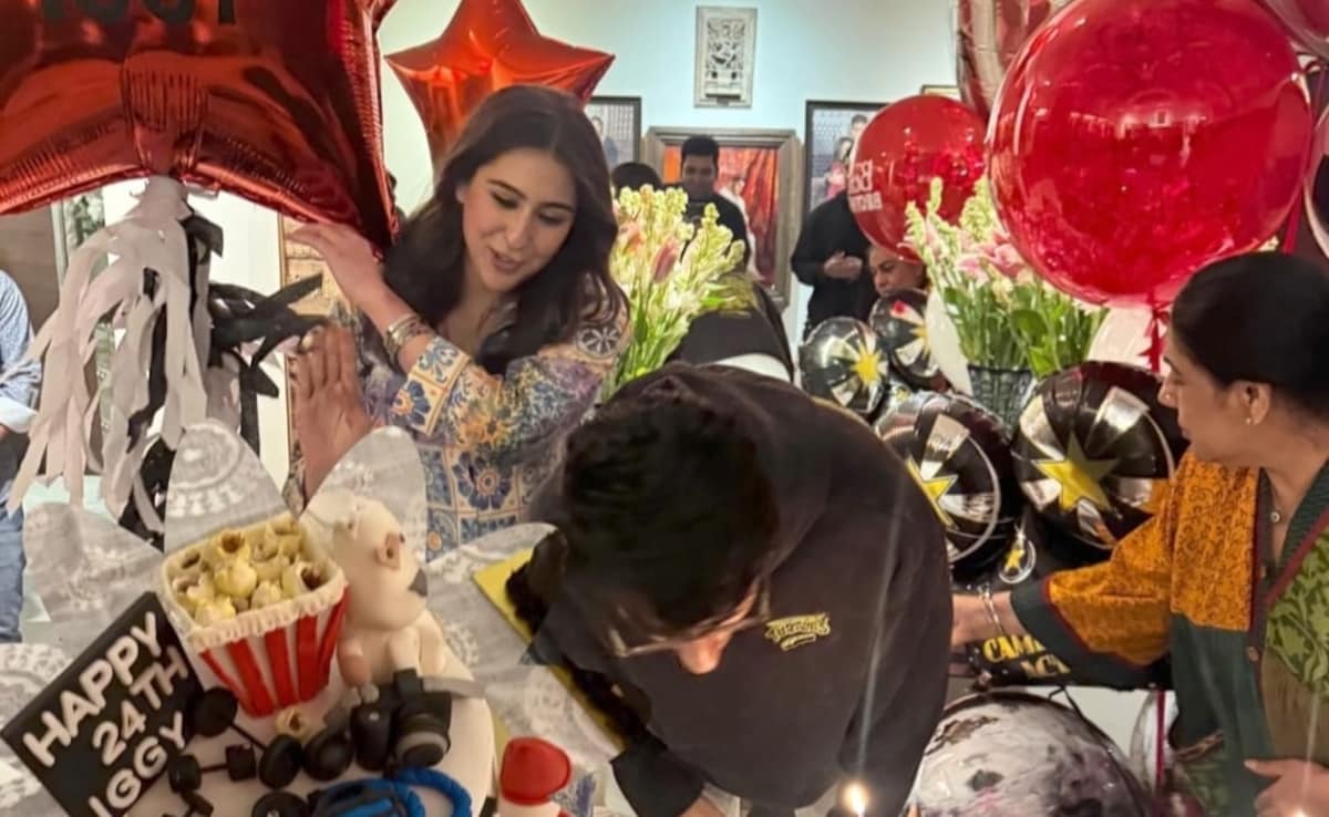 To "Best Boy" Ibrahim Ali Khan, Birthday Wishes From Kareena Kapoor, Sara Ali Khan