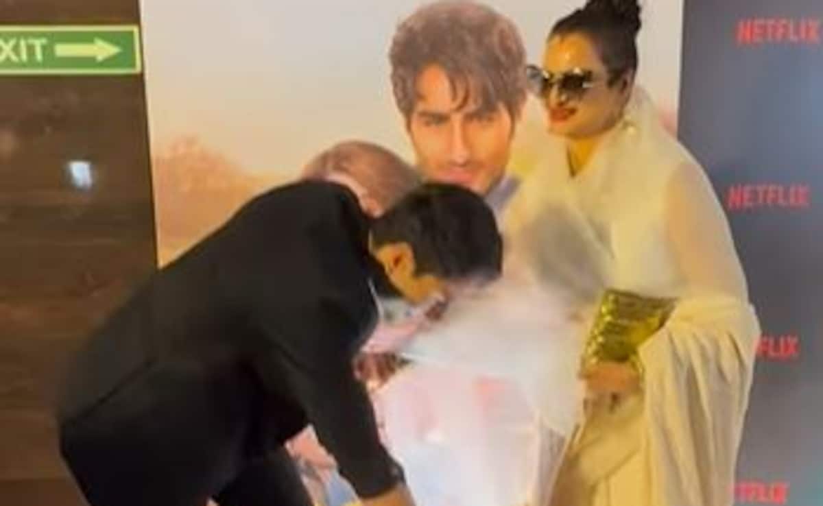 Ibrahim Ali Khan Touches Rekha's Feet At Nadaaniyan Screening