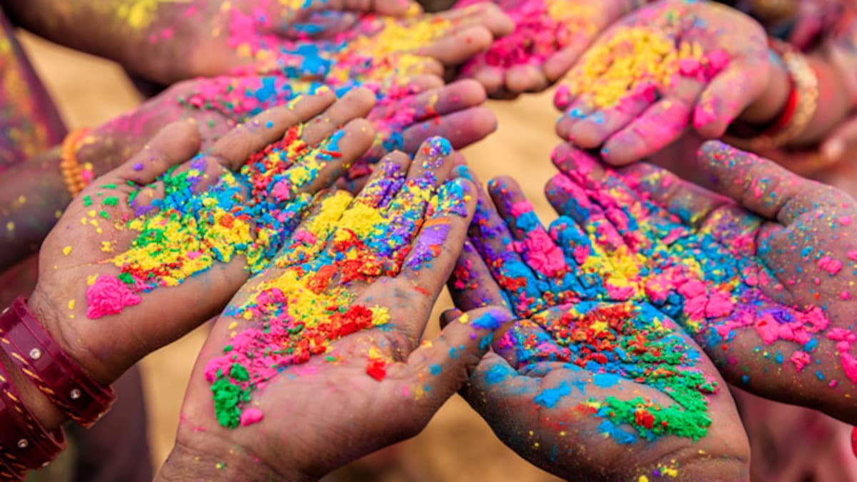 Holi 2025: Hosting A Holi Party? Make These 5 Puri Based Snacks And Impress Your Guests