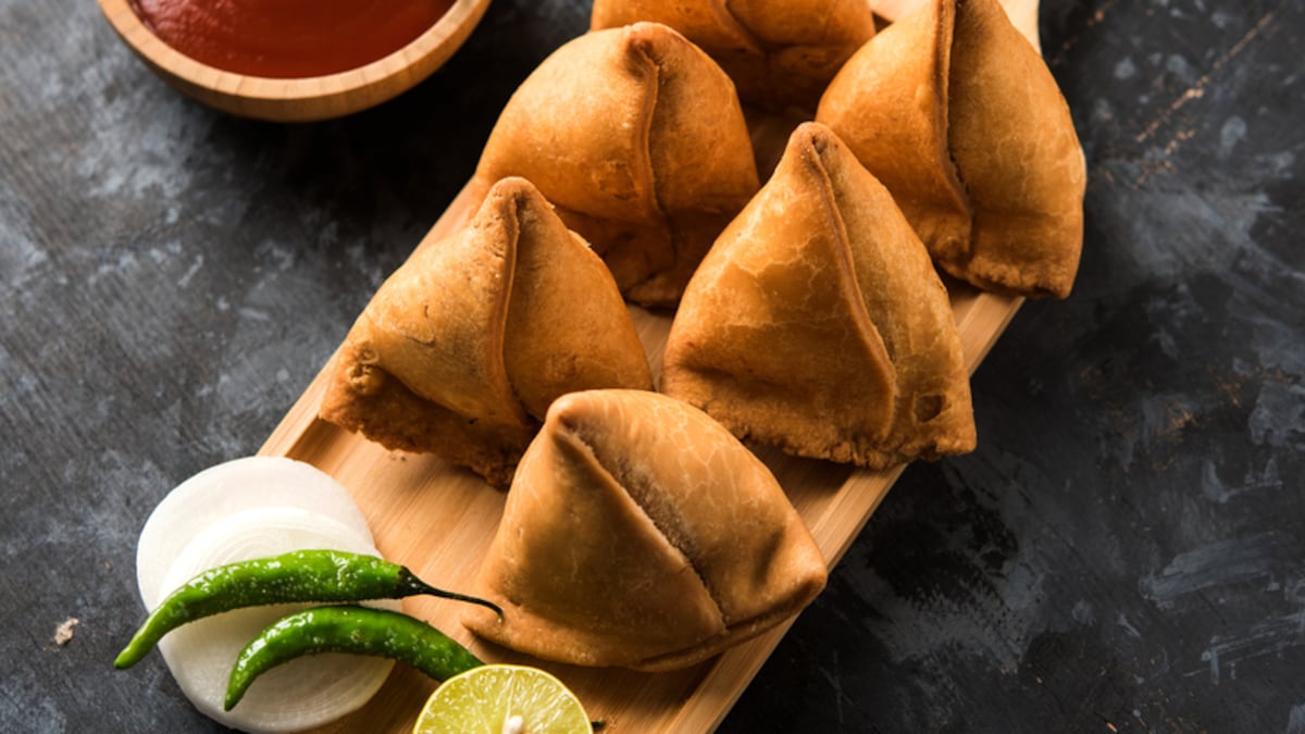“Took My Samosas And Ran Away” – Mans Conversation With Swiggy Customer Service Goes Viral