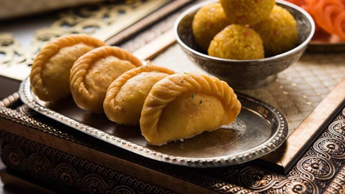 5 Quick Ways To Make Gujiyas Crispier