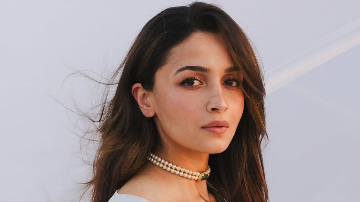 Alia Bhatt Enjoyed Unique "Moong Dal Halwa Cake" For Her Birthday - See Pic