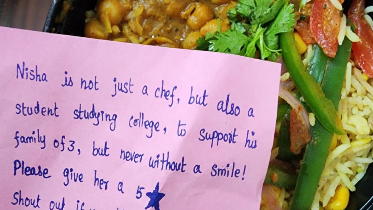 Customer Gets “Wholesome” Note With Food Order, But Internet Is Suspicious