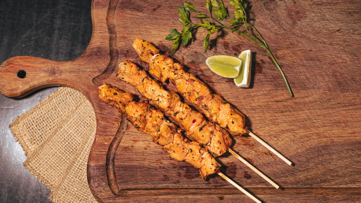 Give Your Regular Chicken Kebabs A Spicy Twist With This Yummy Chicken Thecha Kebab Recipe