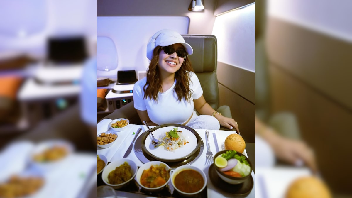 Neha Kakkar Enjoys Lavish In-Flight Meal Before Landing In Australia