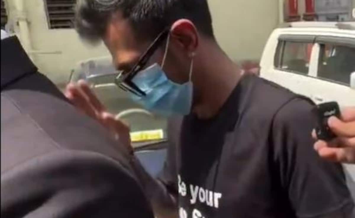 Writing On Yuzvendra Chahal's T-Shirt During Divorce Hearing Sets Internet Ablaze