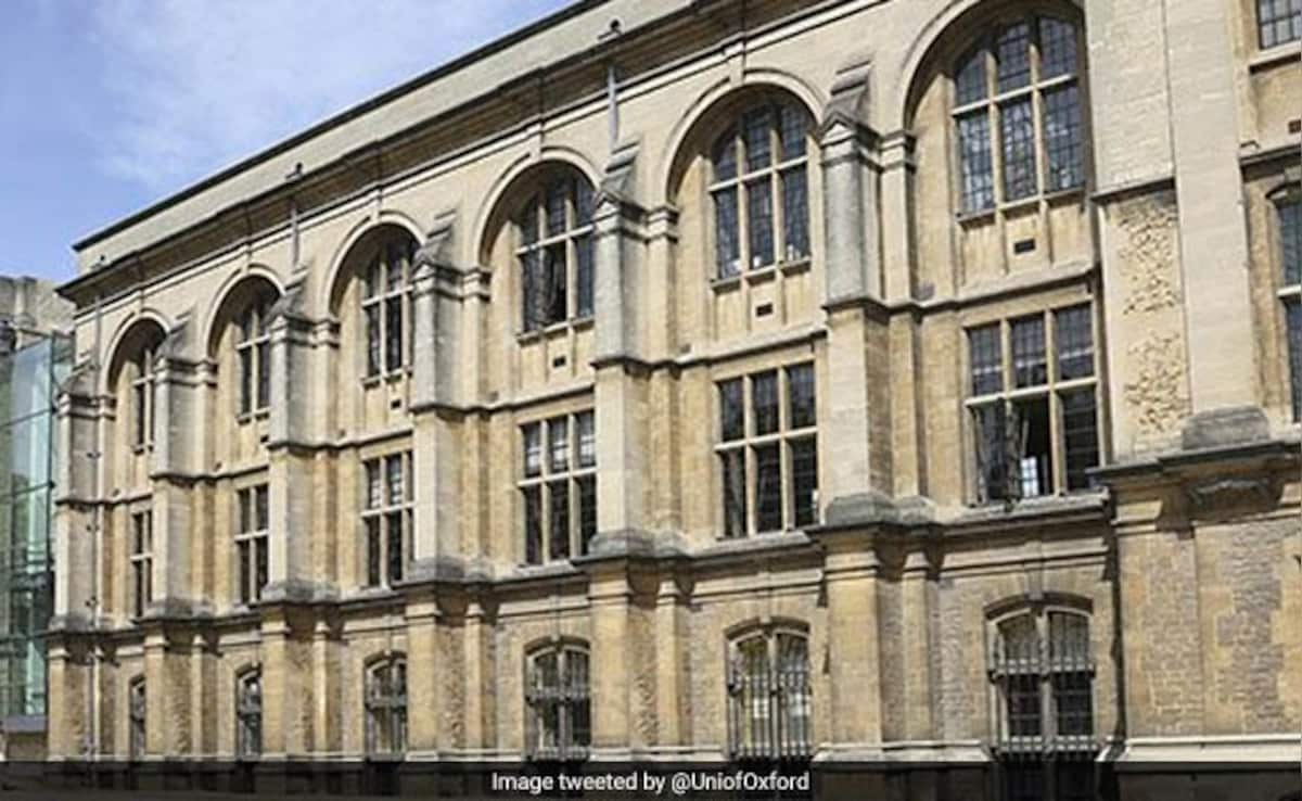 Oxford Ditches 800-Year-Old Latin Tradition For Non-Binary Students. Here's What's Changing