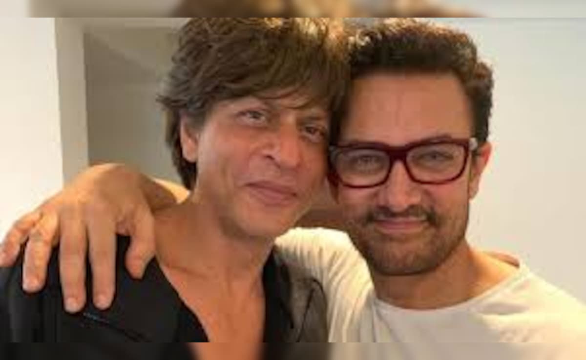 Aamir Khan Asks Shah Rukh Khan To Hide His Face From Paps. Watch