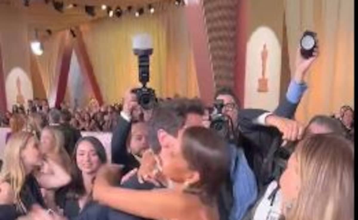 Halle Berry, Adrien Brody Recreate Controversial Oscars Kiss After 22 Years