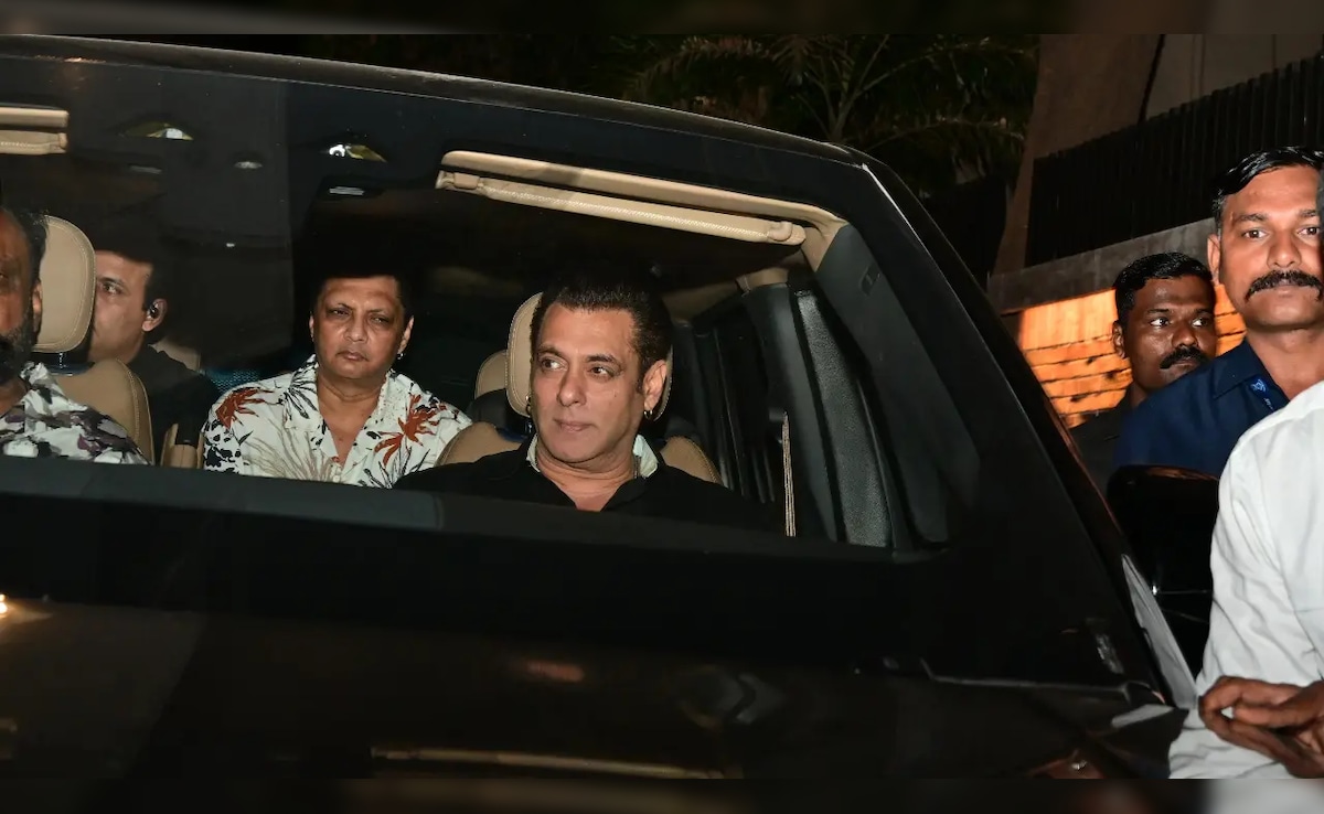 Inside Salman Khan’s Star-Studded Sikandar Screening For Family. Bonus- Parents Salim And Salma Khan