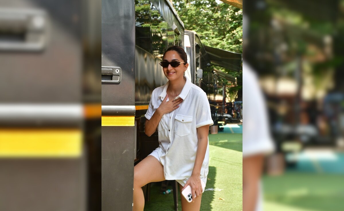 Post Pregnancy Announcement, Kiara Advani Steps Out For The First Time