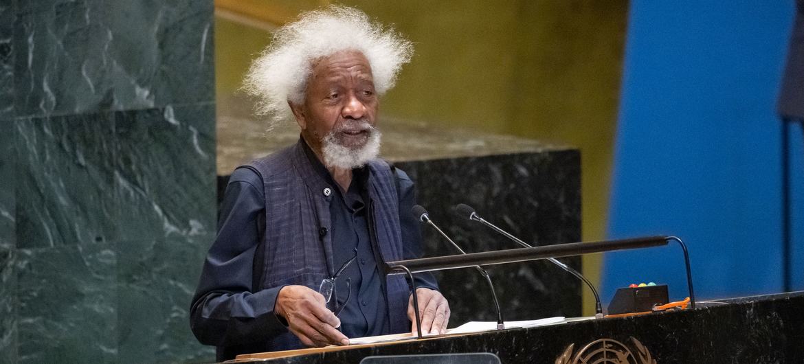 Wole Soyinka, playwright, poet and Nobel Laureate, delivers a keynote address to the commemorative meeting of the General Assembly to mark the International Day of Remembrance. Wole Soyinka, playwright, poet and Nobel Laureate, delivers a keynote address to the commemorative meeting of the General Assembly to mark the International Day of Remembrance.