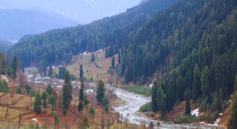 ‘Step back from the brink’, Guterres urges India and Pakistan