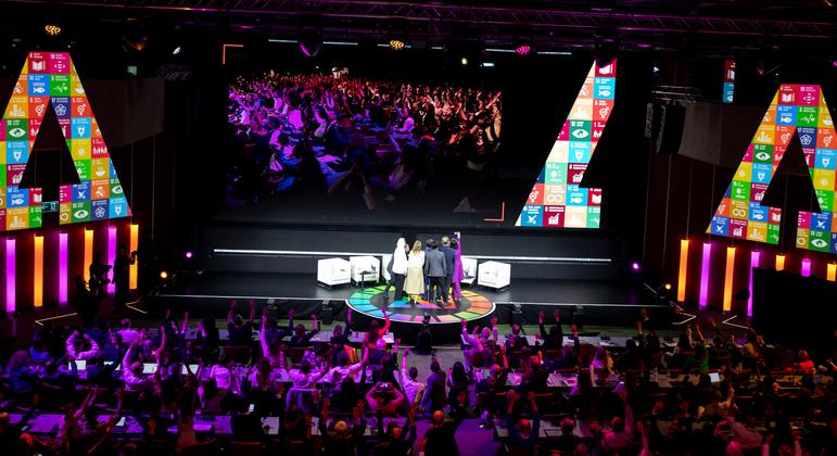 UN summit confronts AI’s dawn of wonders and warnings