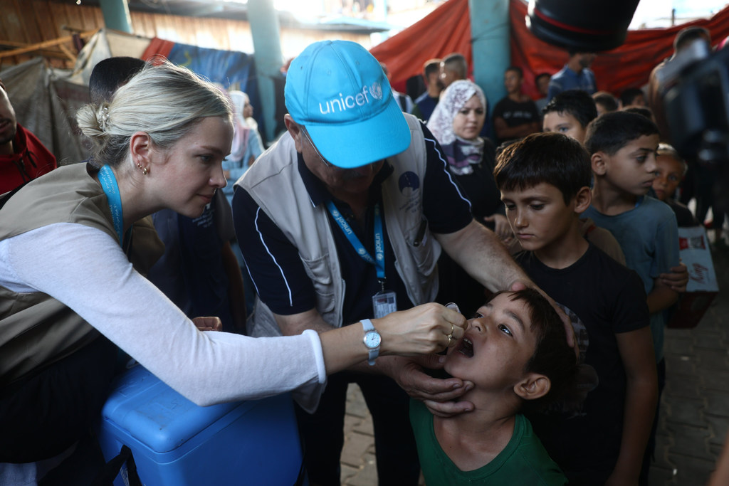 UNICEF staff vaccinate children against polio in September 2024. UNICEF staff vaccinate children against polio in September 2024.