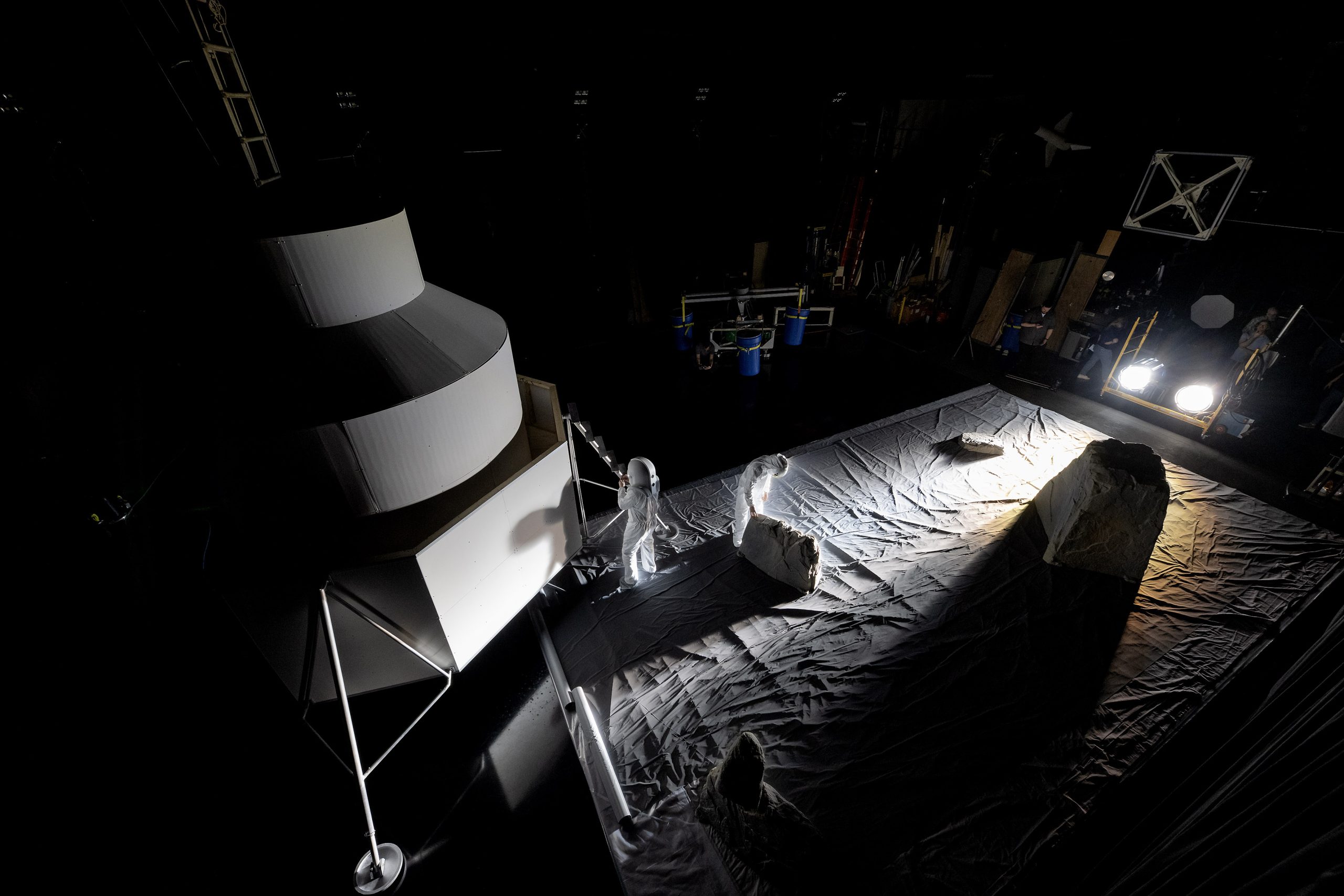 NASA Engineers Simulate Lunar Lighting for Artemis III Moon Landing