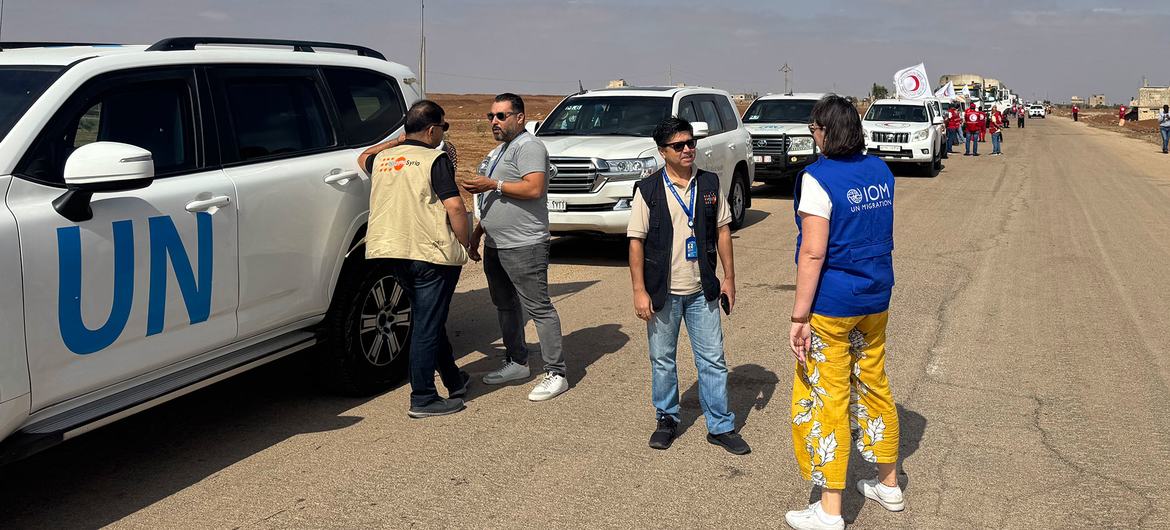 IOM chief of mission to Syria Eleonora Servino (right) on the first UN aid convoy to the city of Sweida. IOM chief of mission to Syria Eleonora Servino (right) on the first UN aid convoy to the city of Sweida.