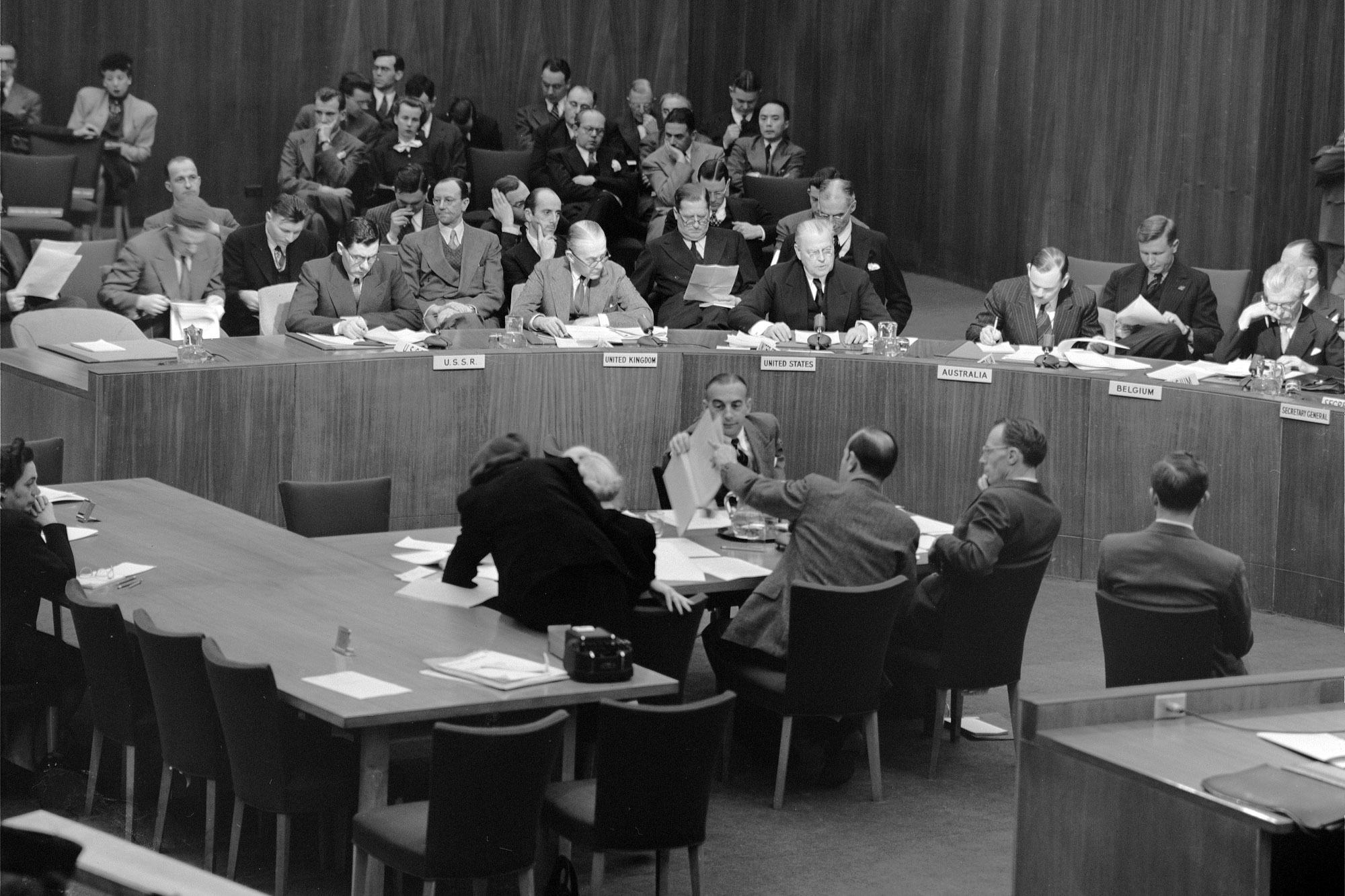 A photograph of a UN Security Council meeting on atomic energy in 1947. A photograph of a UN Security Council meeting on atomic energy in 1947.