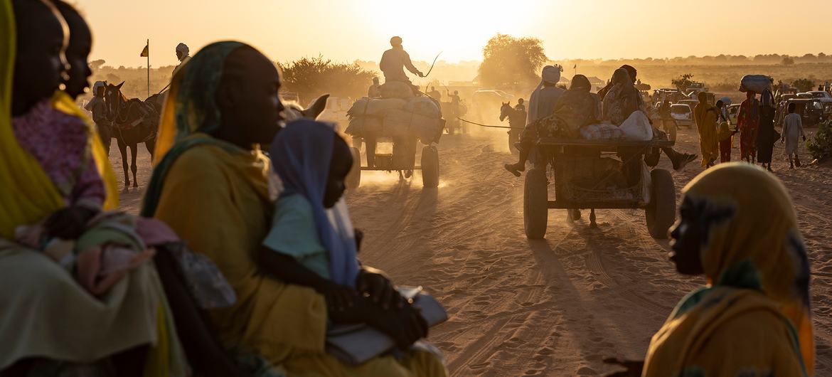 Sudanese refugees arrive at the border town of Adre, Chad. (file) Sudanese refugees arrive at the border town of Adre, Chad. (file)