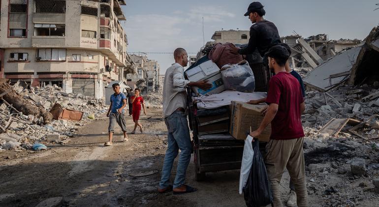 Gazans continue heading home as ‘fragile ceasefire’ holds