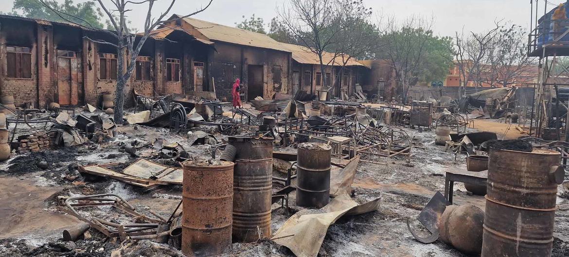 A school in El Geneina in West Darfur State, which had been serving as a displaced persons shelter, is burned to the ground. (file)