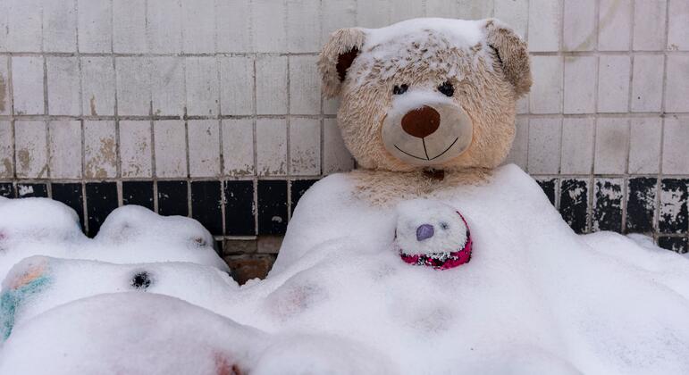 World News in Brief: Syria ceasefire welcomed, ‘Olympic truce’, Ukraine’s freezing children