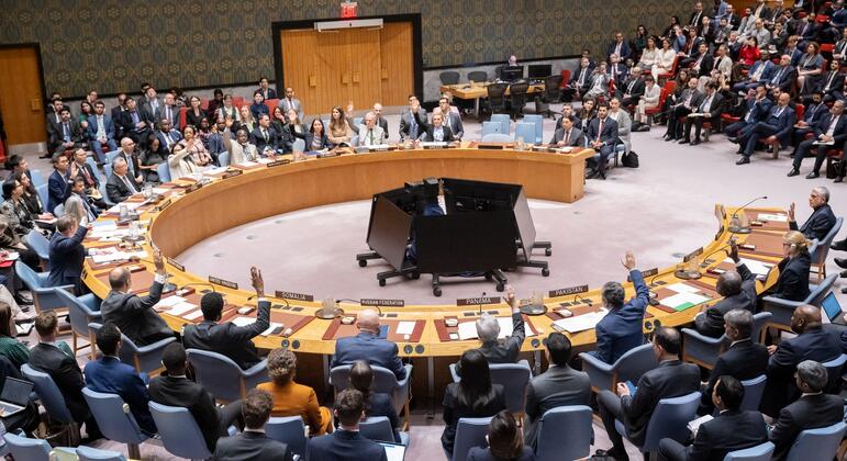 Security Council adopts Gulf-backed resolution condemning Iran attacks; Russia bid fails