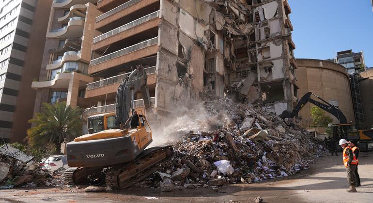 MIDDLE EAST LIVE 17 April: Israel-Lebanon ceasefire begins