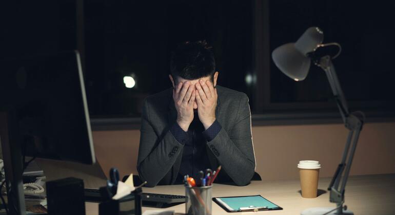 Long hours, stress and harassment are causing hundreds of thousands of early deaths, says UN labour agency