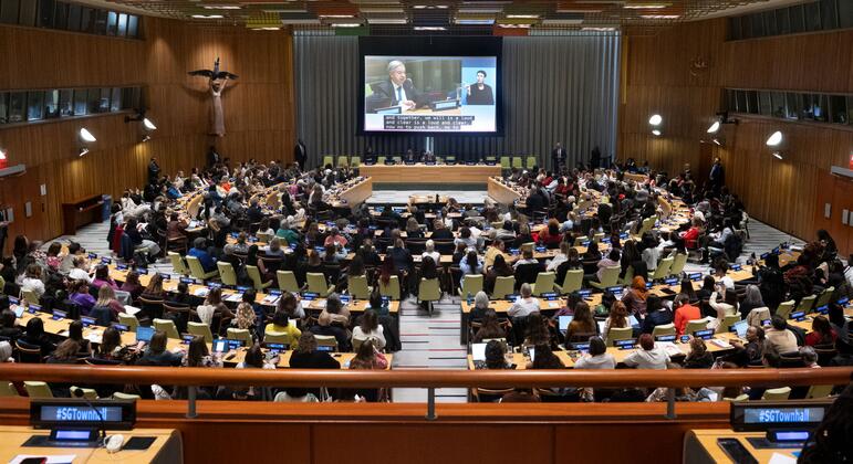 ‘You are the foundation-shakers’: UN chief answers tough questions at townhall with women’s civil society groups